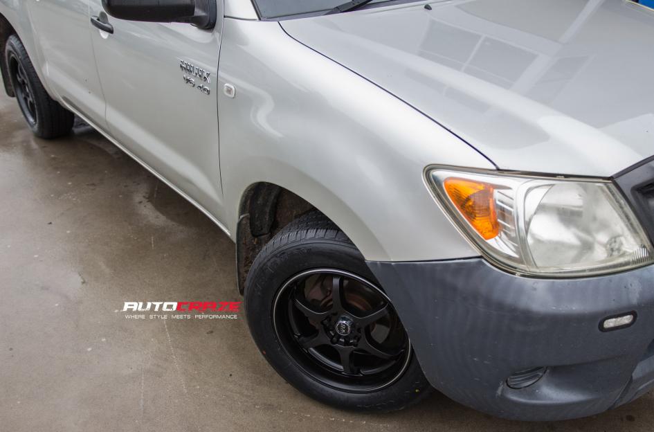 TOYOTA HILUX 2WD (2005 ONWARDS) OX826 FLAT BLACK MACHINED PINSTRIPE